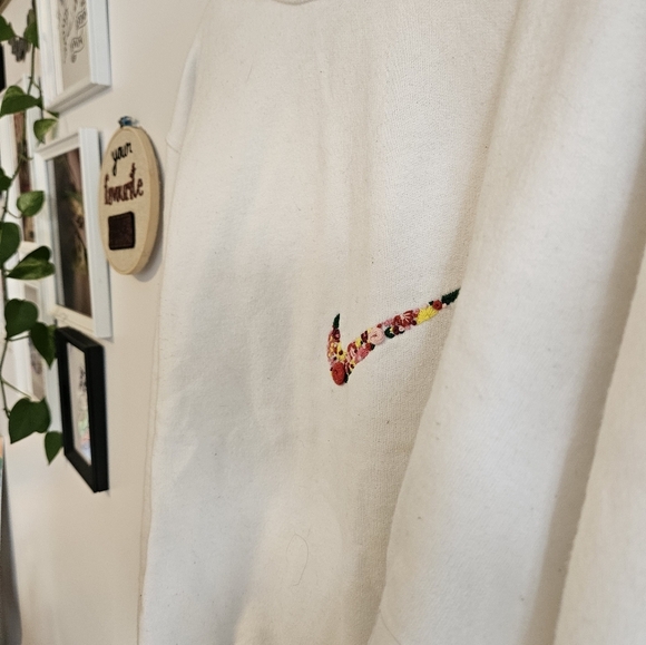 Bespoke Embroidered White Nike Crewneck Sweater - Picture 3 of 6